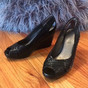 Kenneth Cole Reaction Karma Knock black wedge heel